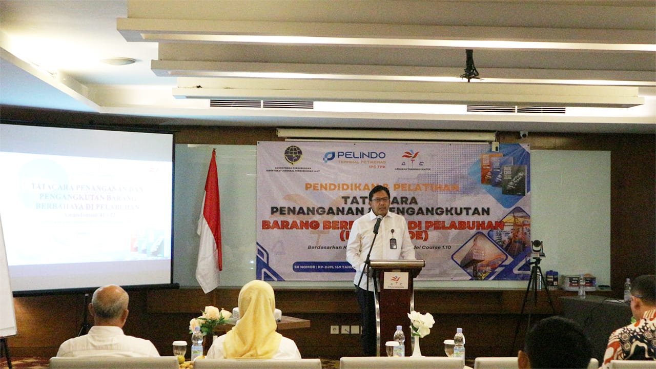 Yanuar Evyanto, Direktur Keuangan, SDM & Manajemen Risiko IPC TPK, membuka Kegiatan Program Pelatihan dan Sertifikasi Training IMDG Code yang diselenggarakan IPC Terminal Petikemas/IPC TPK.