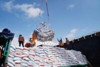 Perkuat Ketahanan Pangan Nasional, Pelindo Multi Terminal Group pastikan kelancaran bongkar komoditas beras. Pelabuhan Tanjung Priok, Jamrud Nilam Mirah, dan Tanjung Emas Jadi Tiga Terminal Terbesar Bongkar Komoditas Beras BULOG.