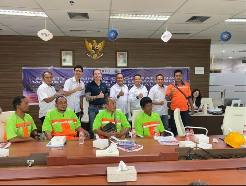 PT BNCT menggelar pelatihan keselamatan untuk 320 pekerja operasional, dengan melibatkan Group Director HSE Dubai Port.