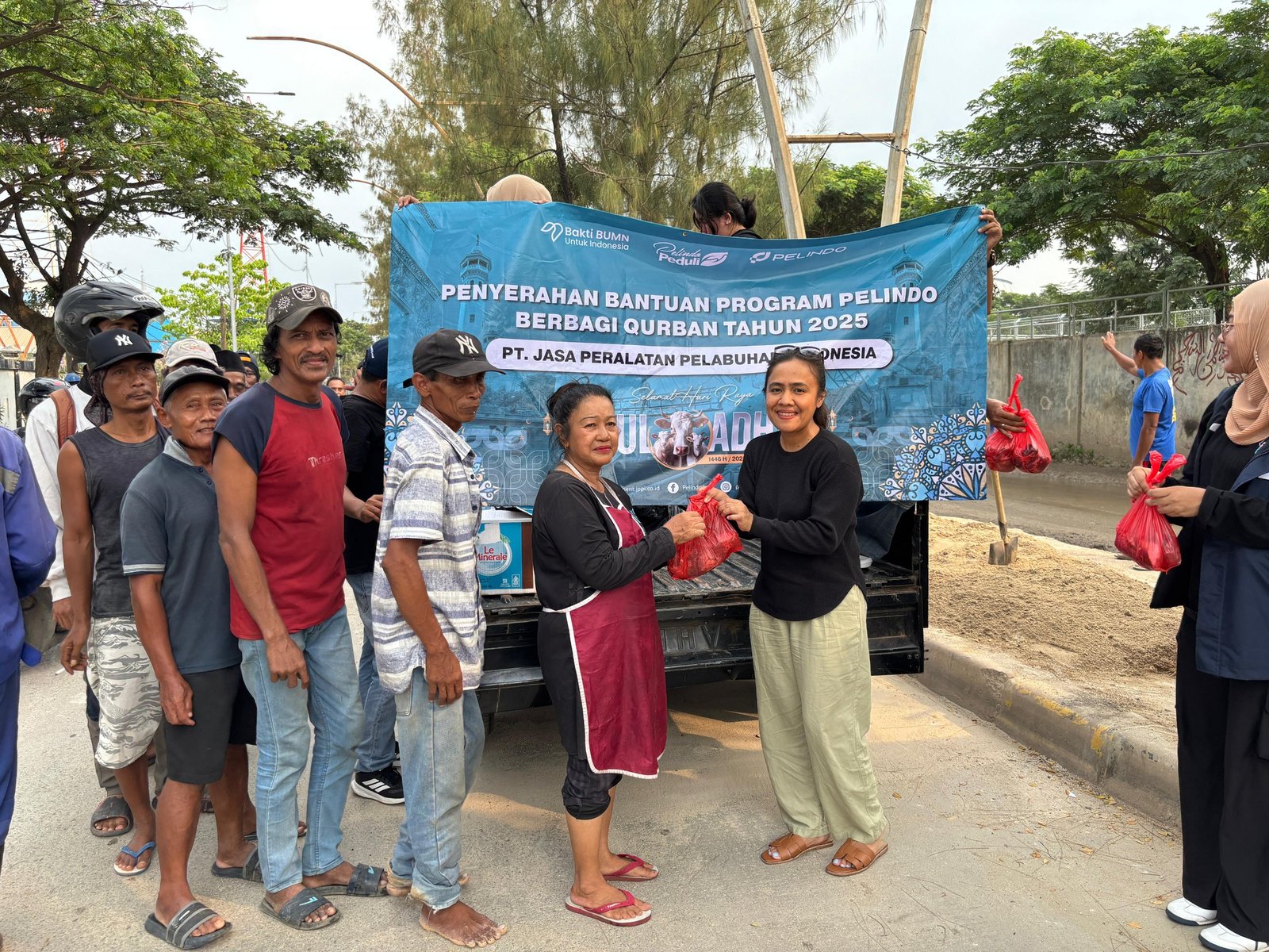 Semangat berbagi yang ditunjukkan JPPI mengingatkan kita bahwa keberhasilan sejati adalah ketika sebuah perusahaan mampu memberikan dampak positif bagi orang lain. Dalam setiap langkah besar yang diambil, ada tangan-tangan kecil yang turut mendukung dan menjadi bagian dari cerita kesuksesan tersebut.