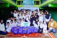 PTP Nonpetikemas berbagi 100 paket sembako di Yayasan Yatim Piatu Al-Muttaqin An-Nursyahim dalam Rangka Pelindo Day 2025.