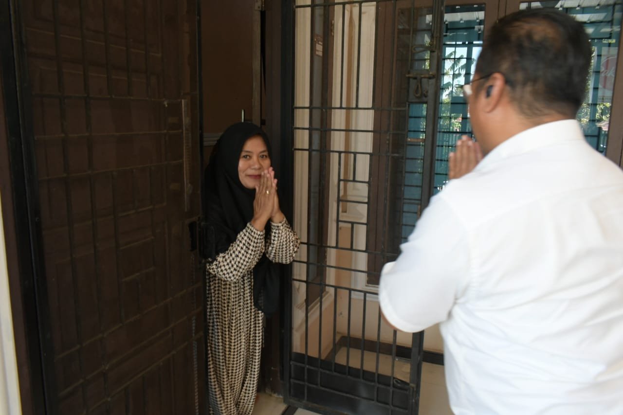 Kunjungan Direktur Utama PTP Indra Sani  Hidayat sekaligus memberikan bantuan kepada penerima manfaat UMKM Pempek Pak Eko di Palembang pada Senin (21/7). Hal ini sebagai salah satu wujud kepedulian program TJSL dlm mendukung pengembangan usaha dan peningkatan kapasitas operasional UMKM.