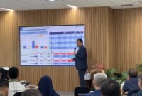 David Pandapotan Sirait, Direktur Utama PT Terminal Teluk Lamong, pada kegiatan sosialisasi penerapan TBS di Surabaya, Rabu (30/7). Melalui penerapan Terminal Booking System (TBS) di TPK Nilam dan TPK Berlian, PT Terminal Teluk Lamong mengokohkan komitmennya dalam menciptakan layanan terminal yang efisien, aman, dan berbasis teknologi informasi. Transformasi ini diyakini akan menjadi game changer dalam pengelolaan arus barang nasional.