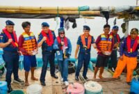 Pangkalan KPLP Tanjung Priok menggelar kegiatan Bakti Sosial dan Aksi Kampanye Keselamatan dan Keamanan Pelayaran di Perairan Teluk Jakarta dalam rangka memperingati hari Perhubungan Nasional 2025.