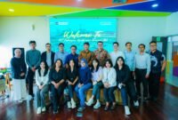Manajemen IPCC menerima kunjungan Kiwoom Sekuritas Indonesia, Bursa Efek Indonesia, dan Bank Woori Saudara di Terminal Kendaraan Branch Jakarta. Dalam kesempatan ini, peserta diajak meninjau langsung kegiatan bongkar muat kendaraan dan mengenal sistem digital PTOS-C yang diterapkan IPCC.