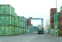 Arus peti kemas di Pelabuhan Sorong meningkat seiring momentum distribusi barang selama Idulfitri dan perubahan jalur transhipment kapal.