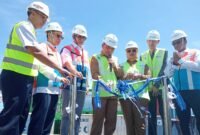 Pelepasan ekspor perdana menggunakan petikemas melalui Terminal Kijing Mempawah diresmikan Gubernur Kalimantan Barat, Keterangan Foto (dari kiri ke kanan): Kepala Kantor KSOP Kelas I Pontianak Dian Wahdiana, Executive Director Regional 2 Pelindo Budi Prasetyo, Direktur Komersial Pelindo Farid Padang, Gubernur Kalimantan Barat Ria Norsan, Bupati Mempawah Erlina, CEO PT Pulau Laut Line Welter Ong, dan General Manager Pelindo Regional 2 Kalbar Yanto