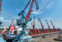 PTP Nonpetikemas terus memperkuat implementasi green port melalui berbagai inisiatif berkelanjutan, mulai dari pemasangan lampu LED untuk meningkatkan efisiensi energi, pemanfaatan Overhead Crane (OHC), elektrifikasi Grab Loading Crane (GLC), pengoperasian Instalasi Pengolahan Air Limbah (IPAL), hingga penerapan Port Waste Management System.
