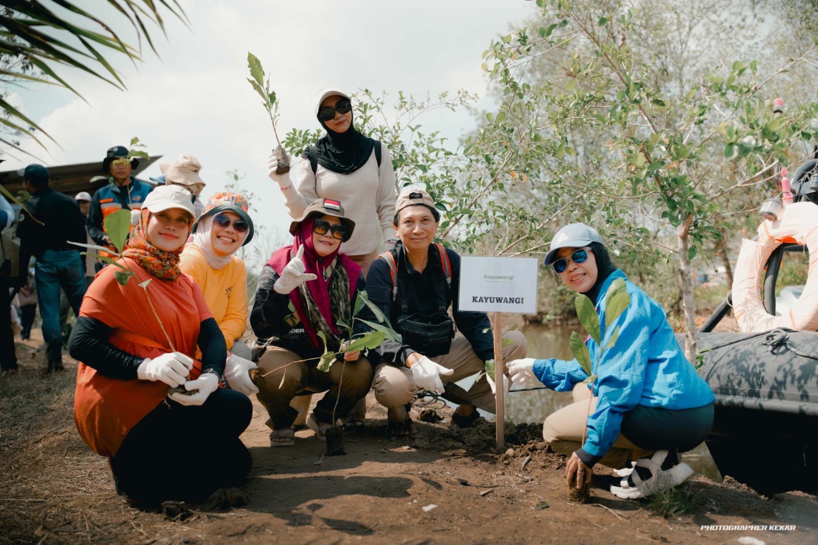 IWTL : "Menanam bukan sekadar menaruh bibit di tanah. Ada harapan yang ikut ditanam, ada kepedulian yang terus dirawat, dan ada masa depan yang ingin kita jaga bersama. Dari pesisir Segara Anakan, kami belajar bahwa menjaga alam adalah tentang berjalan bersama—dengan masyarakat, komunitas, dan semua yang masih peduli pada bumi".